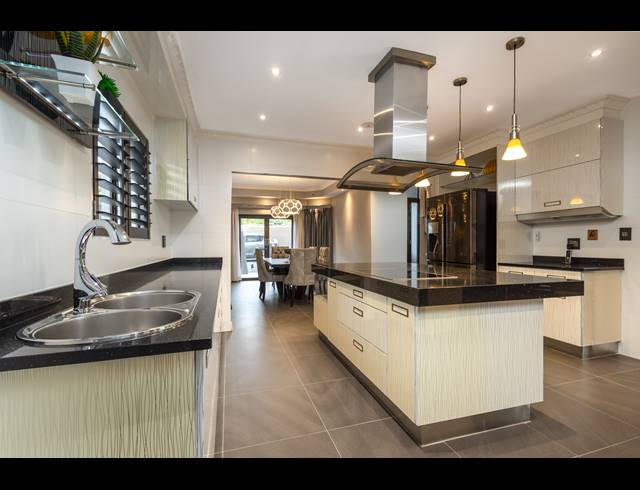 4 BEDROOM HOUSE FOR SALE IN IZINGA ESTATE